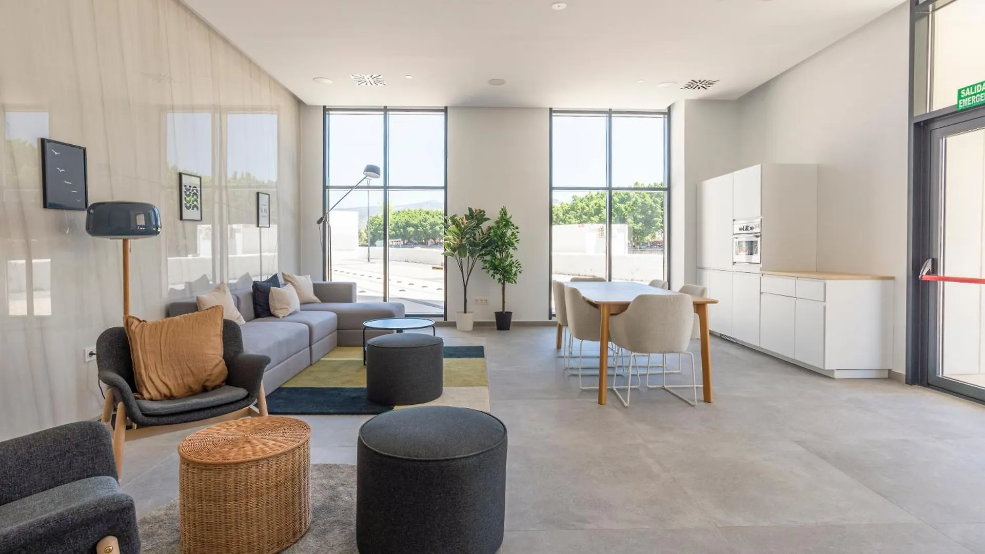 Skyline VI Pool & Coworking By Ele Apartments مالقة
