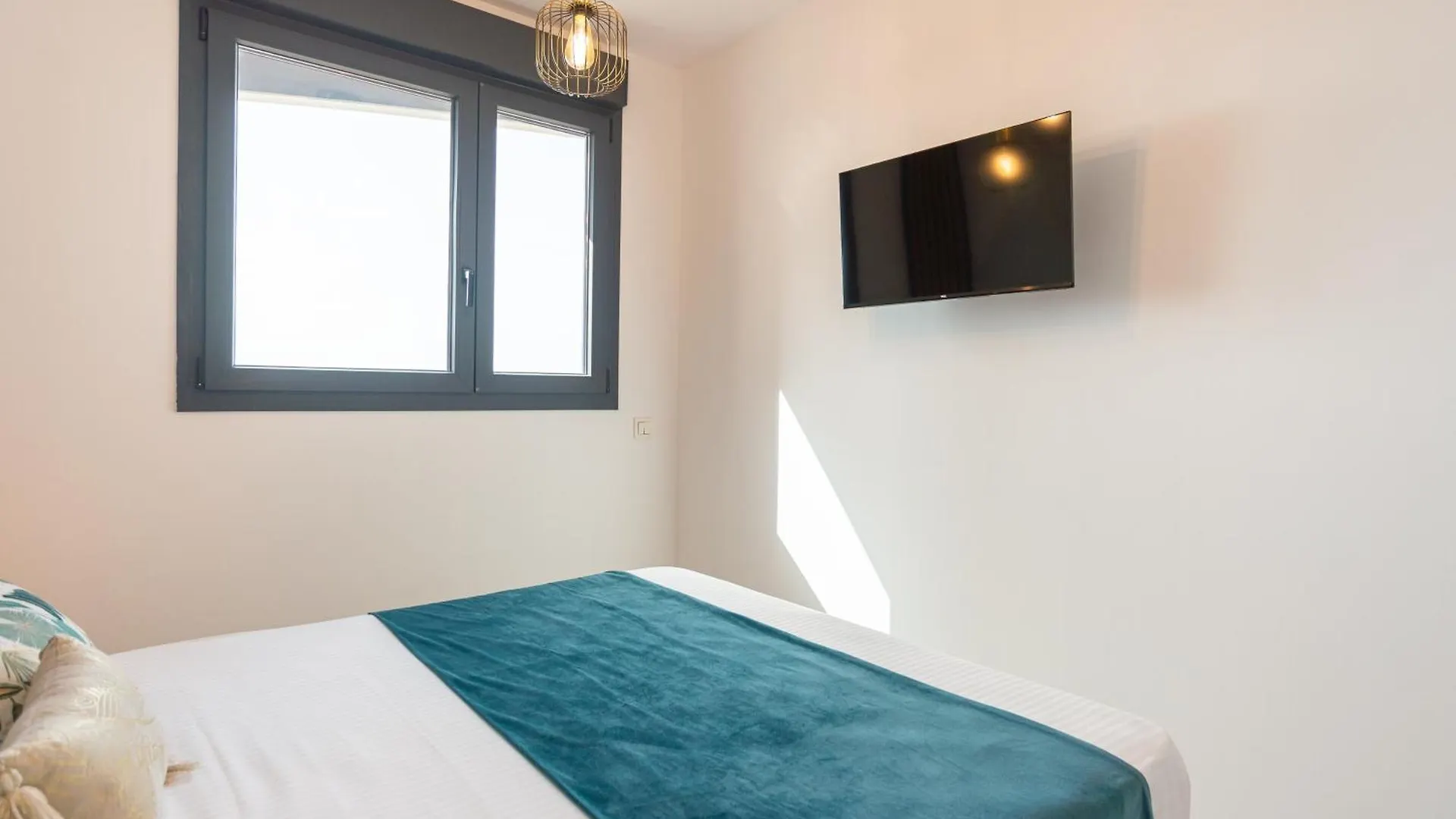 Skyline VI Pool & Coworking By Ele Apartments مالقة