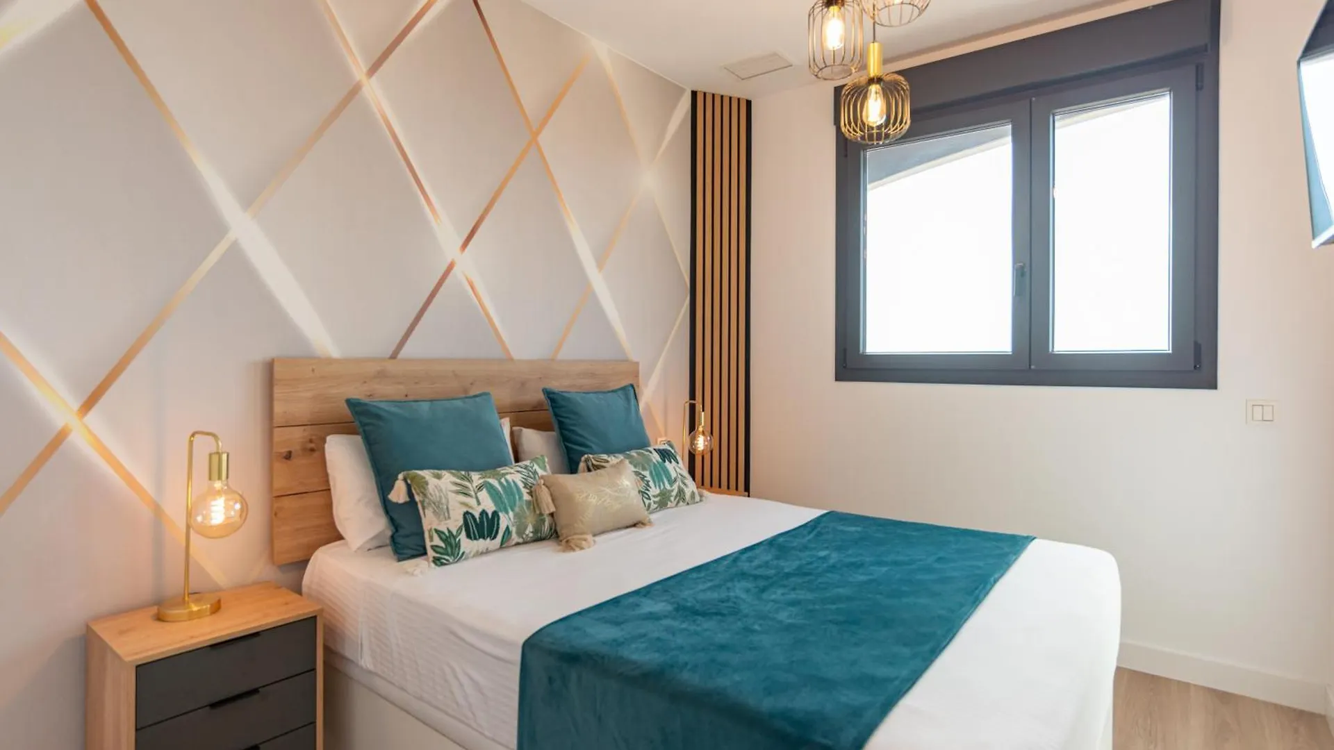 Skyline VI Pool & Coworking By Ele Apartments مالقة